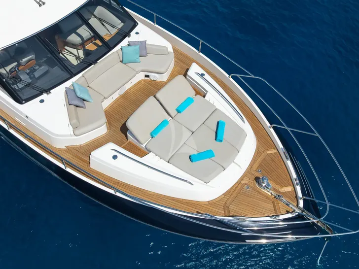 ZEN VIBES Princess 68 - foredeck lounge and sunbathing area ZEN VIBES Princess 68 - foredeck lounge and sunbathing area
