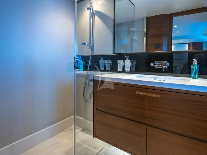 ZEN VIBES Princess 68 - master cabin bathroom ZEN VIBES Princess 68 - master cabin bathroom