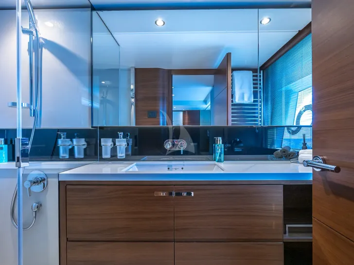 ZEN VIBES Princess 68 - masterr cabin vanity ZEN VIBES Princess 68 - masterr cabin vanity