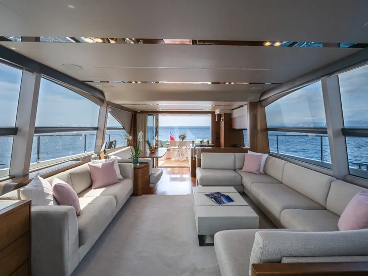 ZEN VIBES Princess 68 - saloon ZEN VIBES Princess 68 - saloon