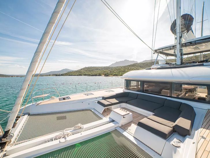 ZERI Lagoon 55 - foredeck ZERI Lagoon 55 - foredeck