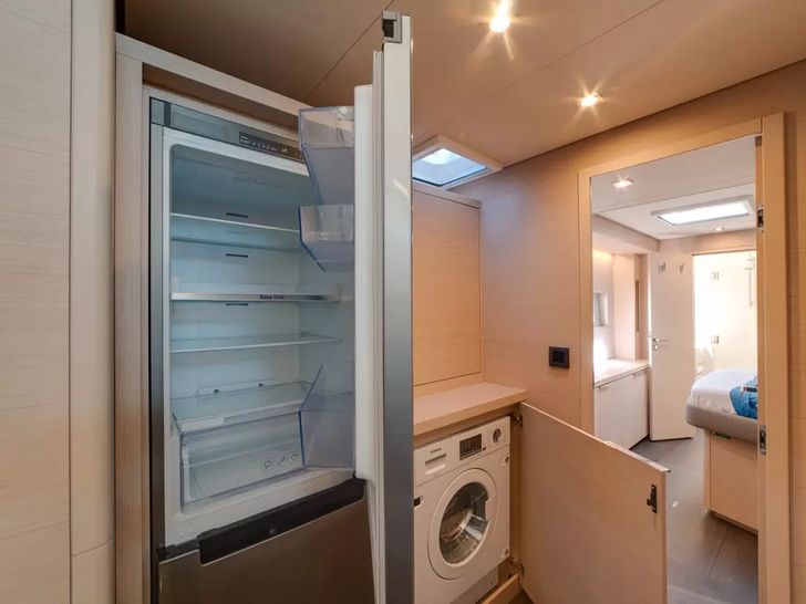 ZERI Lagoon 55 - fridge and laundry area ZERI Lagoon 55 - fridge and laundry area