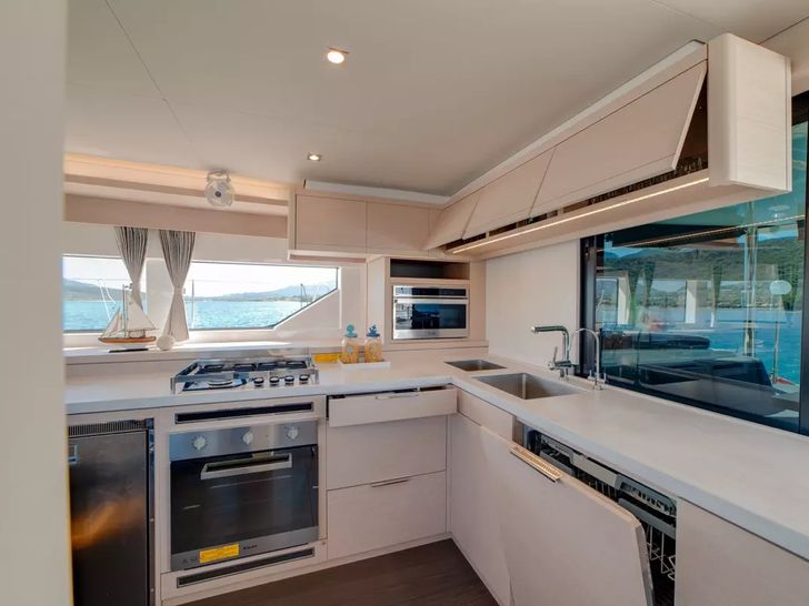 ZERI Lagoon 55 - galley ZERI Lagoon 55 - galley