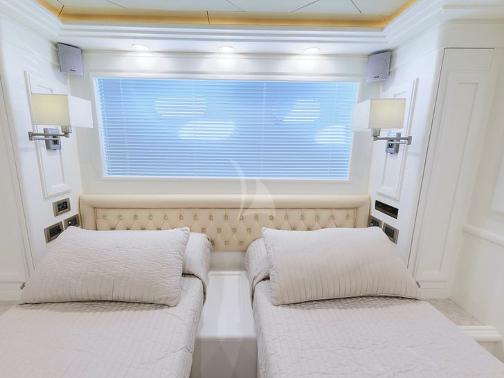 ZIACANIA Custom Line 101 Twin Cabin ZIACANIA Custom Line 101 Twin Cabin
