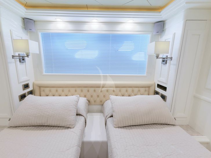 ZIACANIA Custom Line 101 Twin Cabin