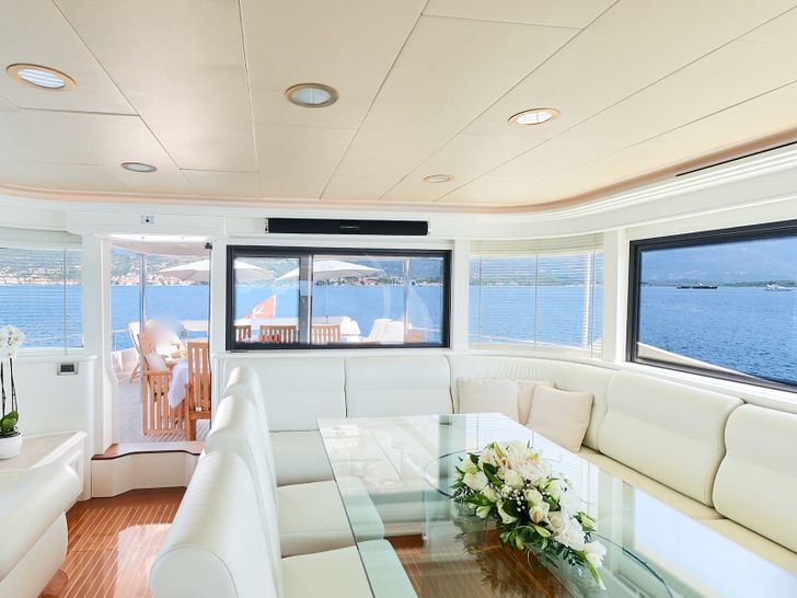 ZIACANIA Custom Line 101 Upper Deck Dining ZIACANIA Custom Line 101 Upper Deck Dining