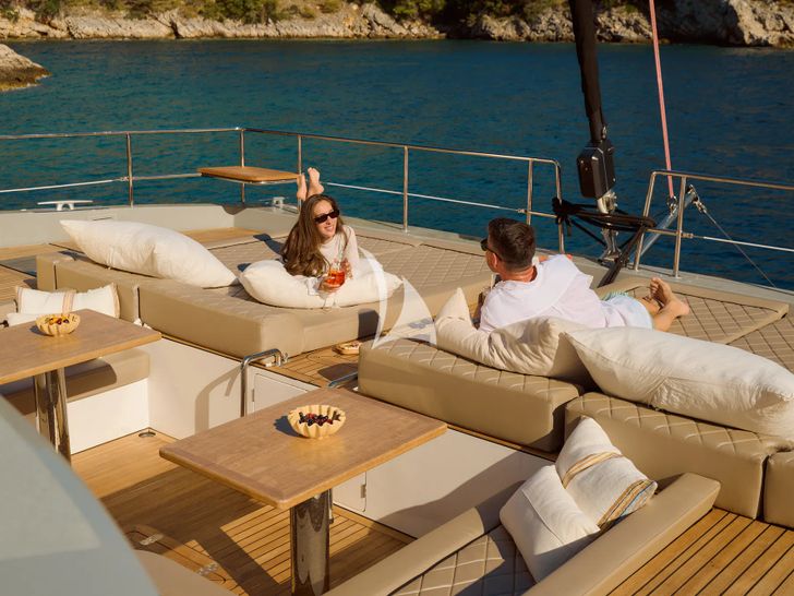 ZORA NUA Heysea 60 - guests enjoying the foredeck ZORA NUA Heysea 60 - guests enjoying the foredeck