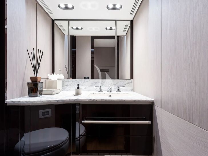 ZOZO Azimut Grande 27m - dayhead ZOZO Azimut Grande 27m - dayhead