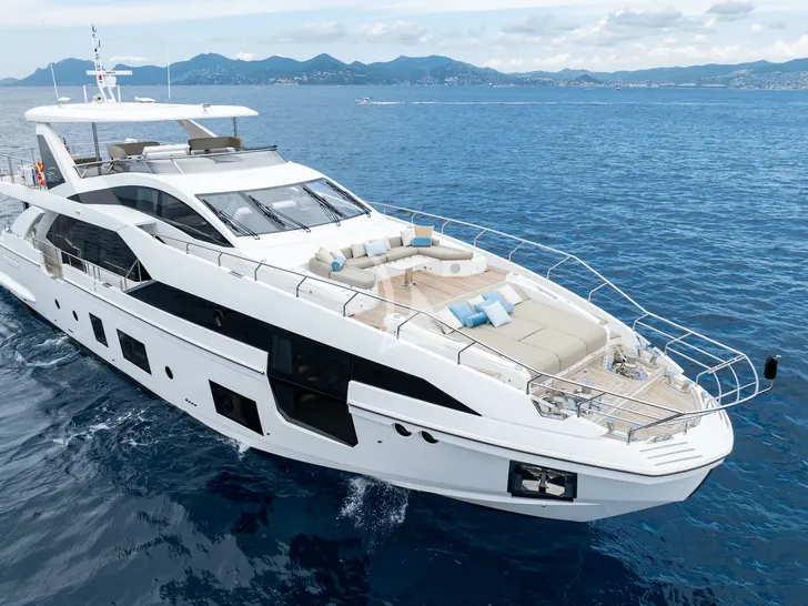 ZOZO Azimut Grande 27m - foredeck view ZOZO Azimut Grande 27m - foredeck view