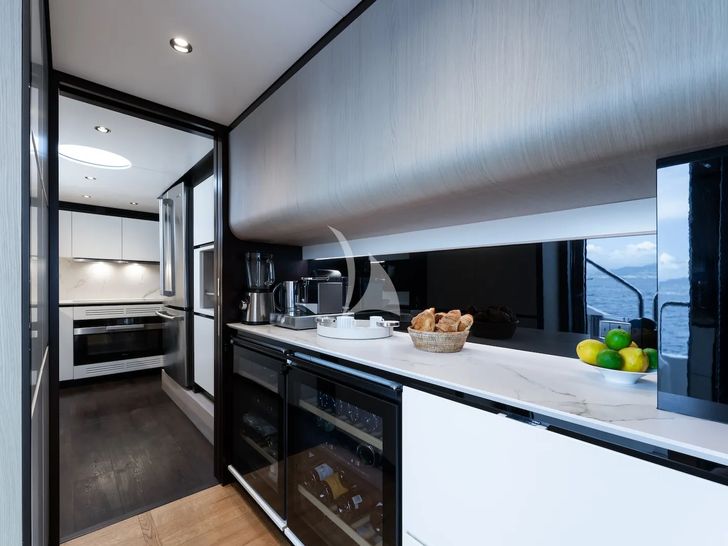 ZOZO Azimut Grande 27m - galley ZOZO Azimut Grande 27m - galley