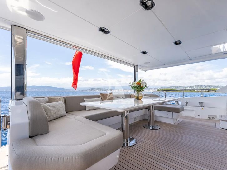 ZOZO Azimut Grande 27m - main aft deck lounge and alfresco dining area ZOZO Azimut Grande 27m - main aft deck lounge and alfresco dining area