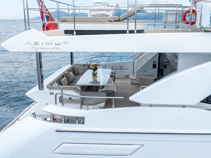 ZOZO Azimut Grande 27m - main aft deck ZOZO Azimut Grande 27m - main aft deck