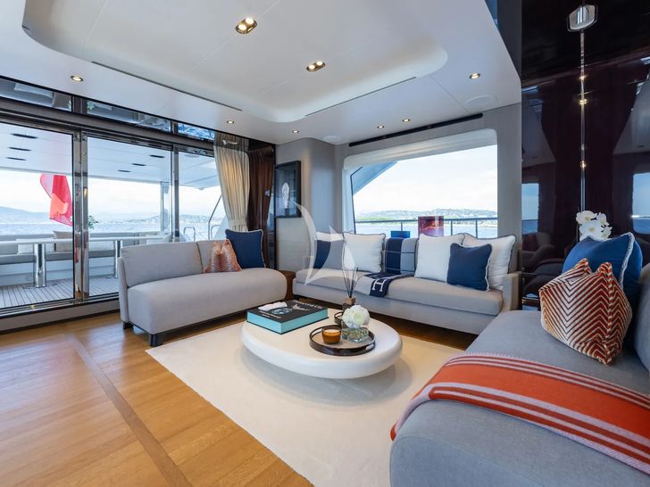 ZOZO Azimut Grande 27m - main saloon lounge ZOZO Azimut Grande 27m - main saloon lounge