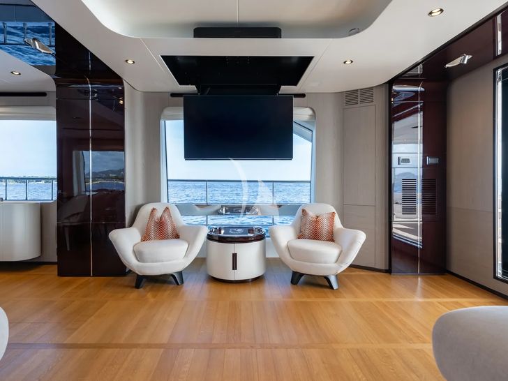 ZOZO Azimut Grande 27m - main saloon smart TV ZOZO Azimut Grande 27m - main saloon smart TV