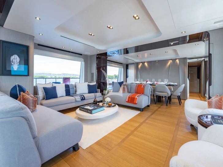 ZOZO Azimut Grande 27m - main saloon ZOZO Azimut Grande 27m - main saloon