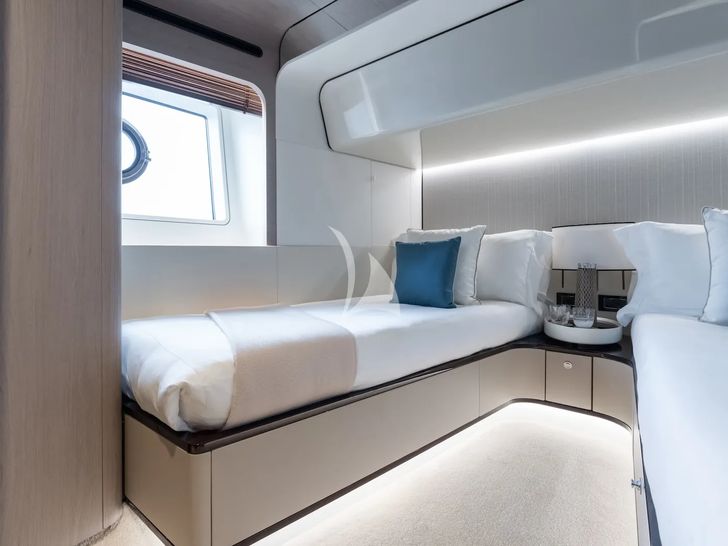 ZOZO Azimut Grande 27m - twin cabin ZOZO Azimut Grande 27m - twin cabin