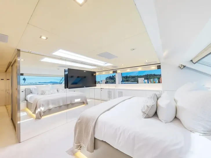 ZULU 3 Sanlorenzo SD112 - master cabin bed and TV ZULU 3 Sanlorenzo SD112 - master cabin bed and TV