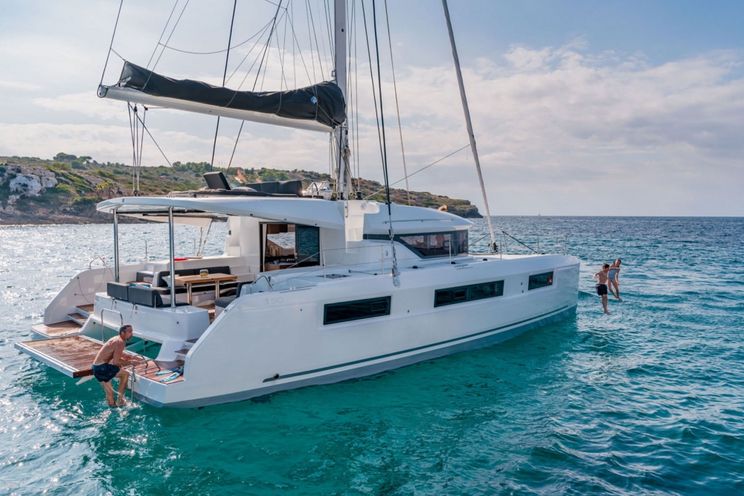 Charter Yacht Lagoon 50 - 2019 - 7 cabins(6 double 1 single)- Nassau