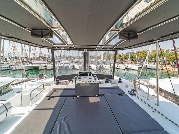 REINA - Flybridge REINA - Flybridge