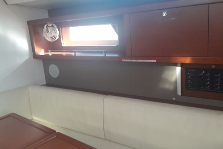 Charter Yacht Alboran Gin Fizz