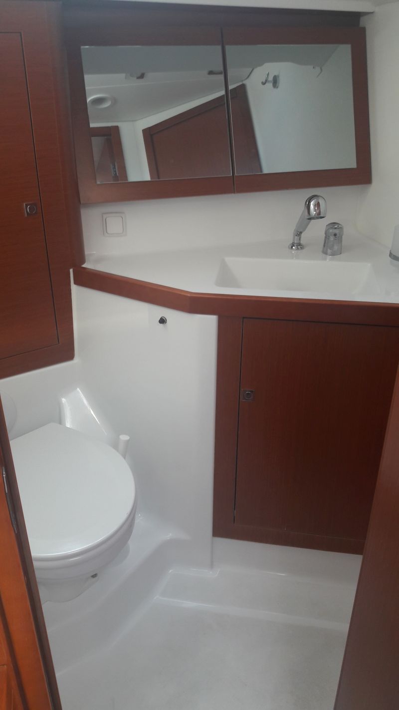 Charter Yacht Alboran Gin Fizz