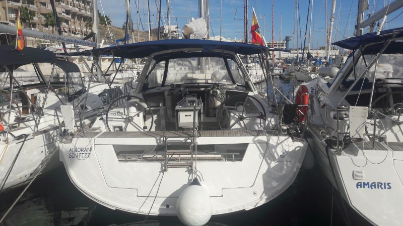 Charter Yacht Alboran Gin Fizz