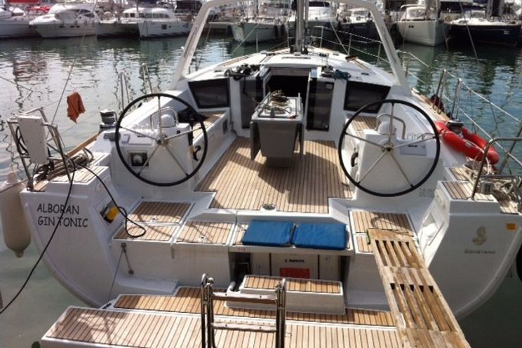 Charter Yacht Alboran Gin Tonic