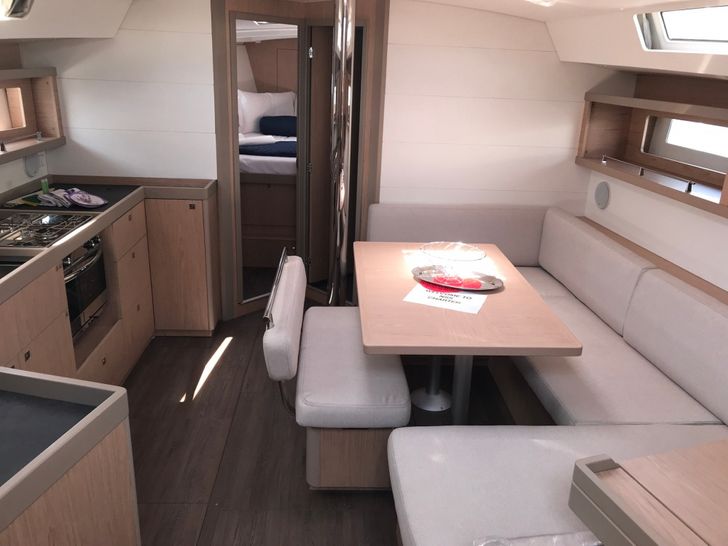 ALGEIBA Oceanis 45 - Main saloon ALGEIBA Oceanis 45 - Main saloon