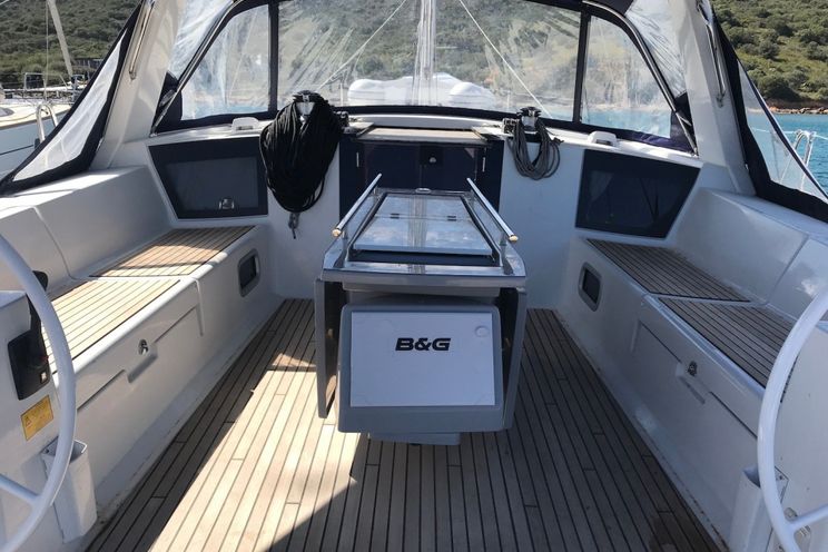 Charter Yacht ALGEIBA - Oceanis 45 - 4 cabins - Portorosa - Sicily - Italy