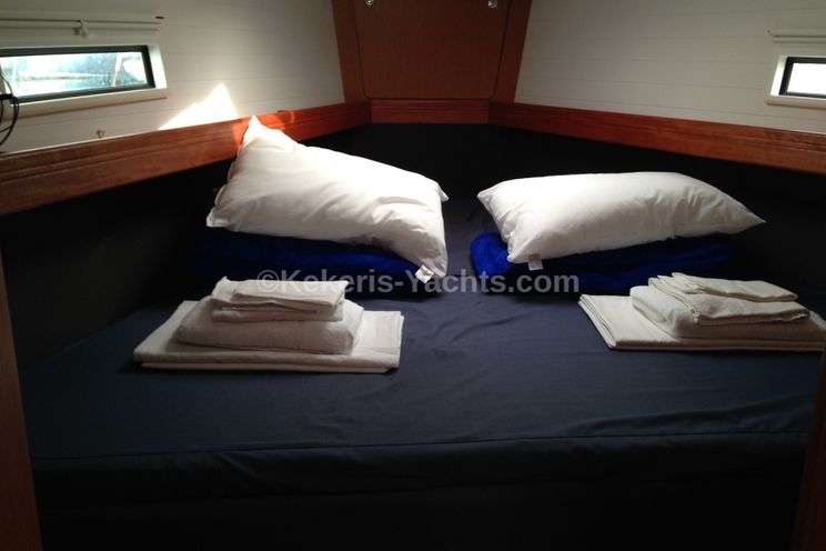 Charter Yacht Alisahni