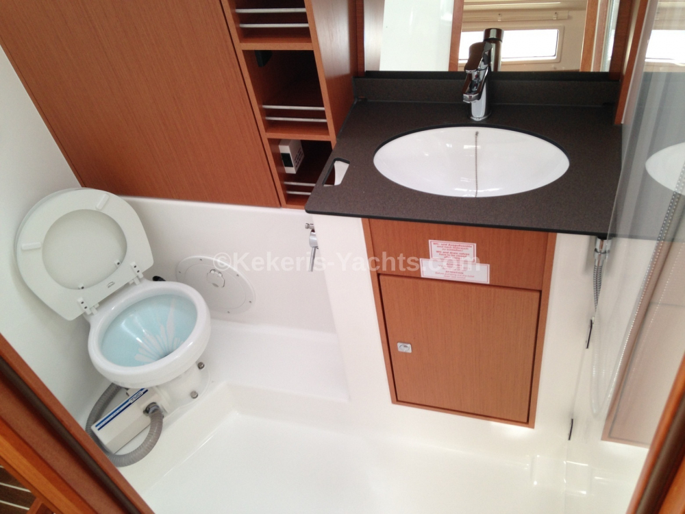 Charter Yacht Alisahni