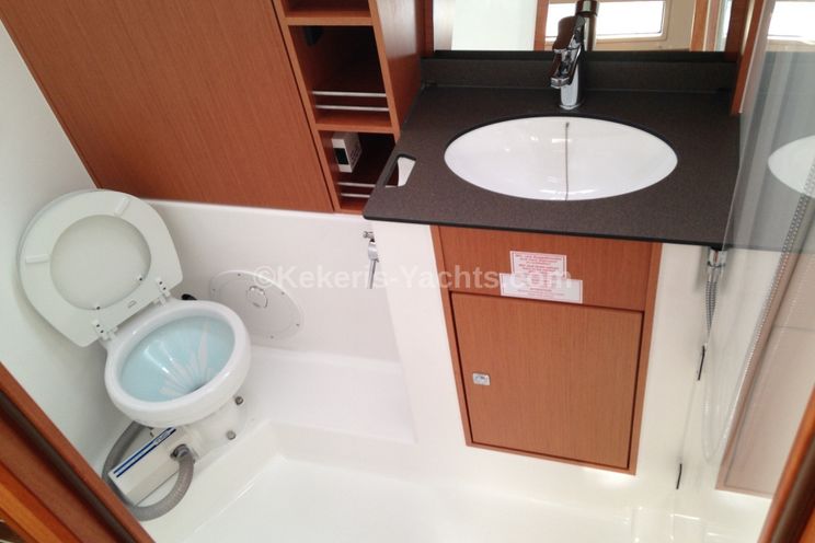 Charter Yacht Alisahni