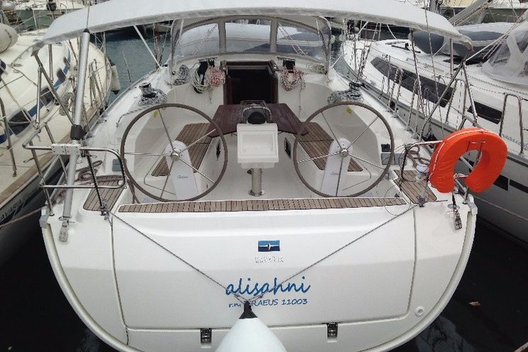 Charter Yacht Alisahni