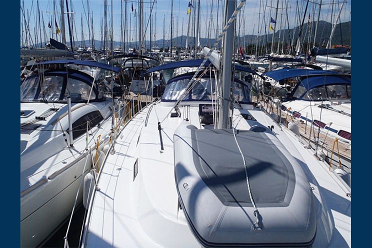 Charter Yacht Bavaria 45 - 4 Cabins - Trogir