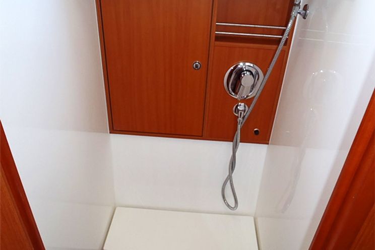 Charter Yacht Bavaria 45 - 4 Cabins - Trogir