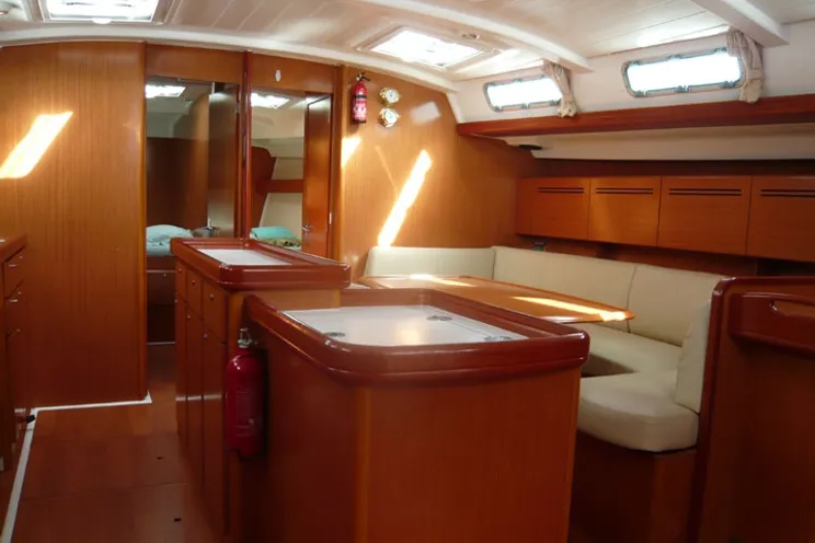 Charter Yacht ISLE DANCE II