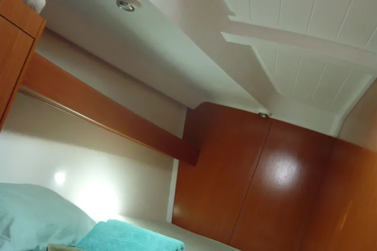 Charter Yacht ISLE DANCE II