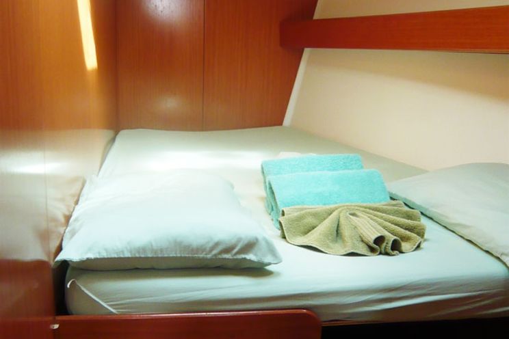 Charter Yacht ISLE DANCE II