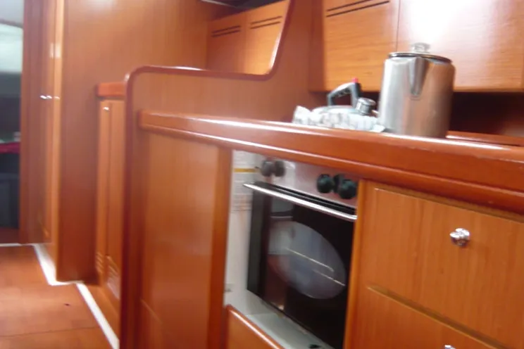 Charter Yacht ISLE DANCE II