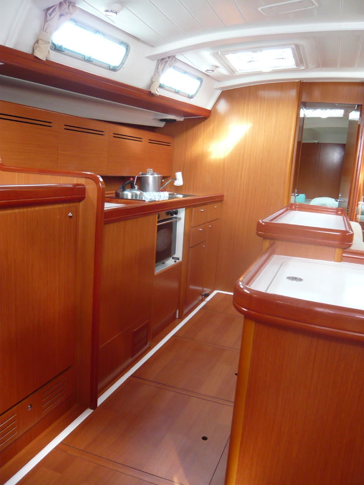 Charter Yacht ISLE DANCE II