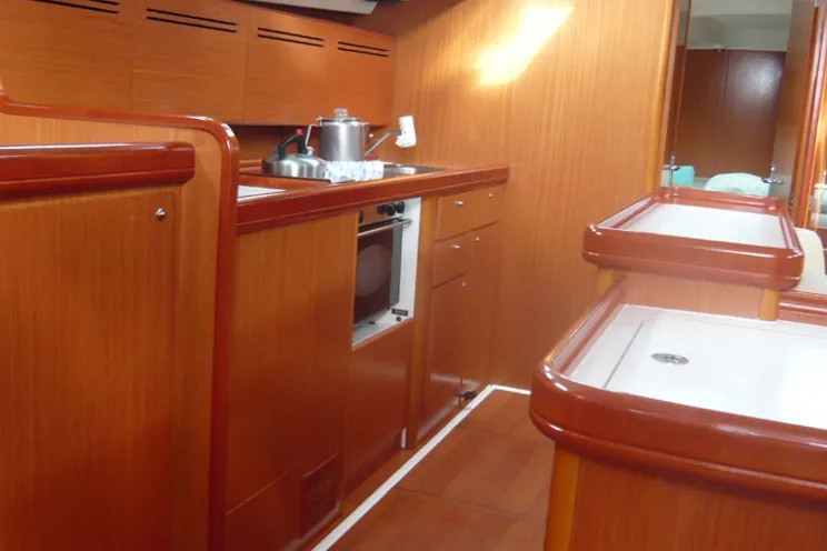 Charter Yacht ISLE DANCE II