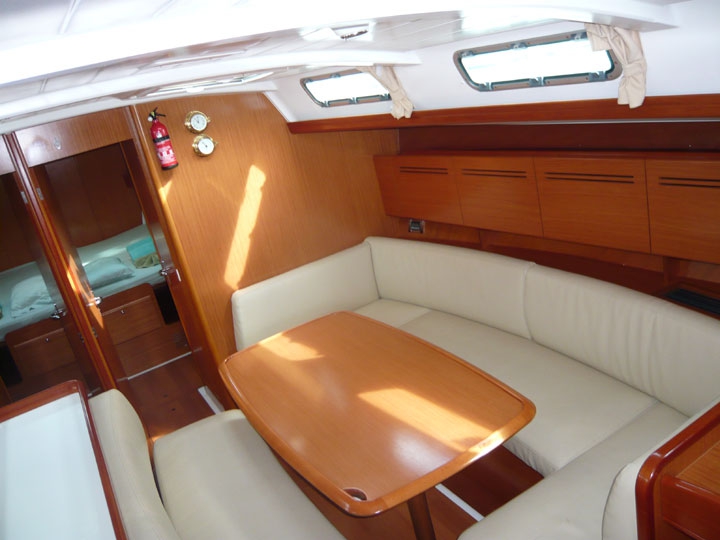 Charter Yacht ISLE DANCE II