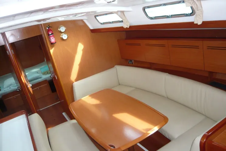 Charter Yacht ISLE DANCE II