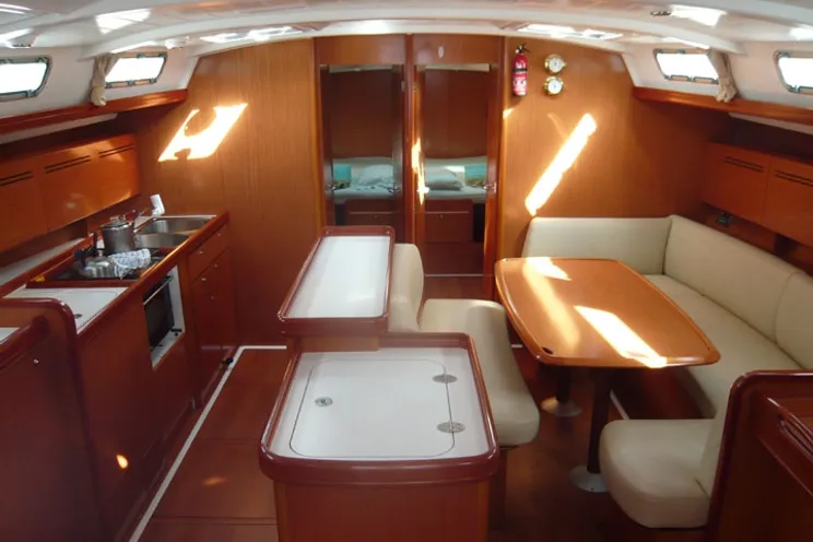 Charter Yacht ISLE DANCE II