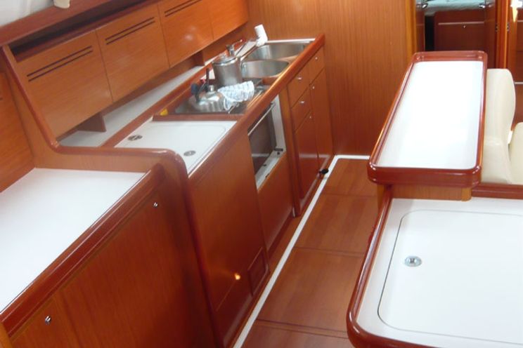 Charter Yacht ISLE DANCE II