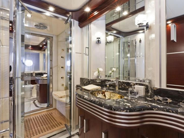 NASEEM Dominator 860 Motor Yacht Master Bathroom