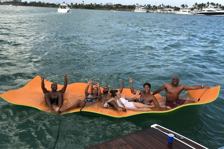 Charter Yacht Azimut 54 - Day Charter - Miami - Ft Lauderdale - Florida