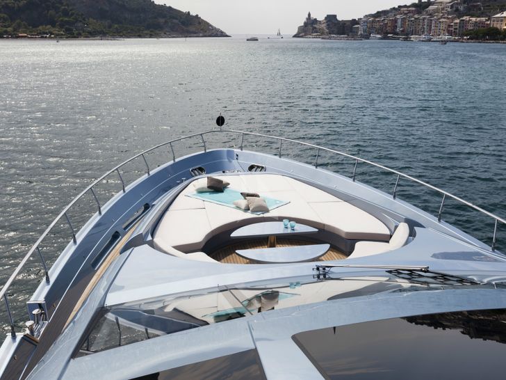 55 FIFTYFIVE Yacht Bow 55 FIFTYFIVE Yacht Bow