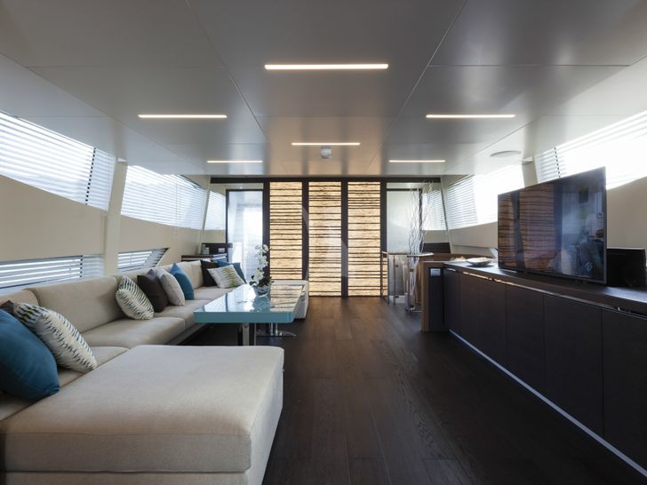 55 FIFTYFIVE Yacht Saloon 55 FIFTYFIVE Yacht Saloon