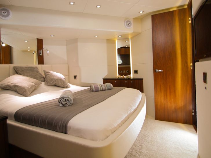 A CLOUDY BAY - Master Bedroom A CLOUDY BAY - Master Bedroom